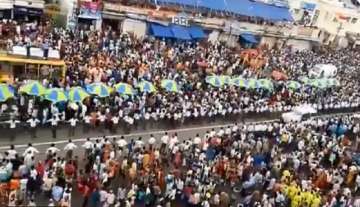 Human corridor at Puri Rath Yatra make way for an ambulance in this remarkable video