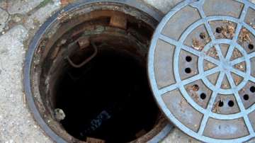 Five die in Ghaziabad while cleaning sewer