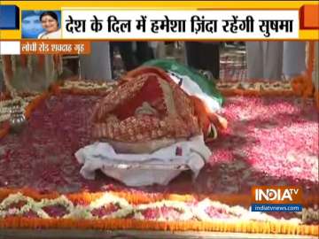 Draped in Tricolour, Sushma Swaraj embarks on final journey; mortal remains being taken to Lodhi crematorium 