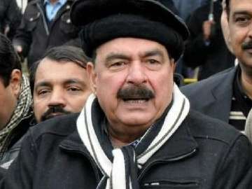 Pakistani Railway Minister Sheikh Rashid Ahmed pelted with eggs, punched in UK 