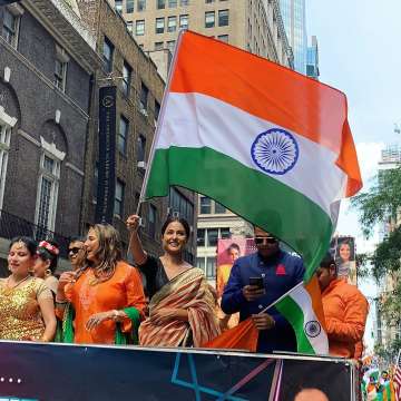 Hina khan ki photo endorses the idea 'India is in the U.S.A' as she attends I-Day parade, india tv l