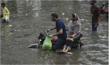 Karachi swamped by flies, squalor: New York Times