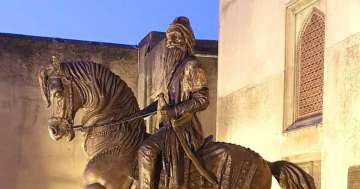 Statue of Maharaja Ranjit Singh vandalised in Pakistan