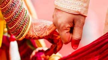 Jodi Salamat Rahe? Newly-wed woman leaves husband 'occupied' with competitive exams