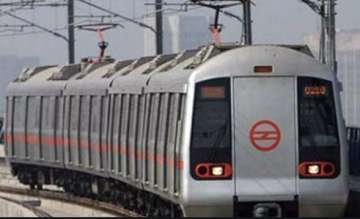 Private security guard wields stick to control crowd at Delhi metro station; DMRC, CISF say will pro