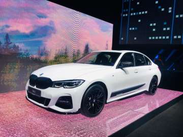 All-new BMW 3 Series 2020, 330i m sport model front stance, larger kidney grille, 18-inch black chrome alloys, M sport badging on the doors and L shaped LED headlamps