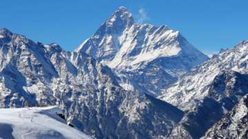 India opens up 137 Himalayan peaks for foreigners, including Kanchenjunga