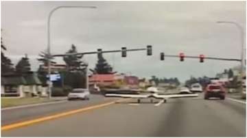 Video captures plane landing on busy Washington road?