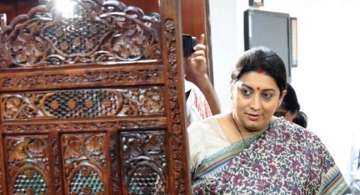 Smriti Irani puzzles her followers with her recent post, requests to 'Guess the Song'