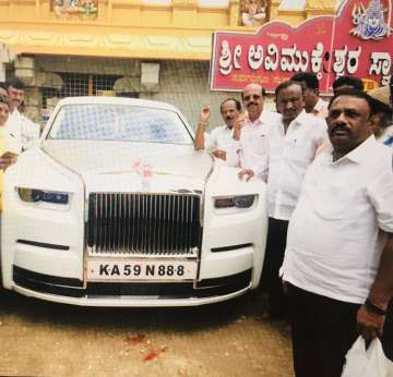 Karnataka disqualified Congress MLA buys Rolls Royce Phantom worth ₹10 crore | Photo