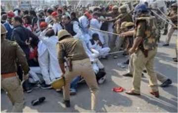SP workers protest against BJP government in UP, allege lathi charge by police