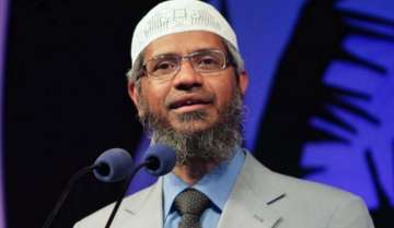Zakir Naik apologises to Malaysians for race remarks; police bans his public activities