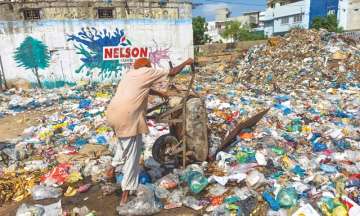 Karachi to award citizens who identify people throwing trash