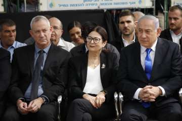 To overcome deadlock, Israeli government will under rotation scheme between Netanyahu and Gantz 