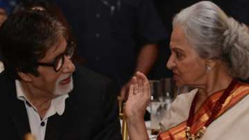 When Amitabh Bachchan carried his idol Waheeda Rehman's footwear