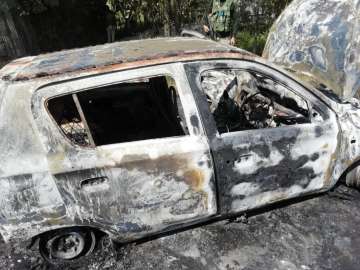 Militants burnt a car in Baramulla
