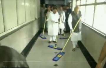 Video | Amit Shah sweeps floors at AIIMS as BJP launches 'seva saptah' to celeberate PM Modi's birthday