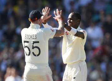 Ashes 2019: Jofra Archer takes six-for as England dominate Day 2 in bid to tie series