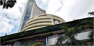 Market starts on a volatile note amid foreign fund outflow, weak global cues