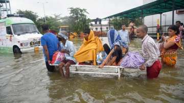 Over 120 dead in 4 days due to heavy rains across country; Patna struggles to stay afloat
