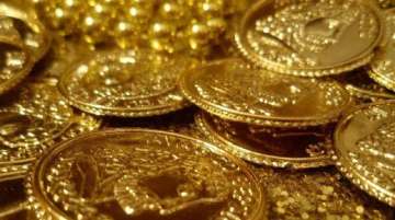 Gold futures slip on weak global cues