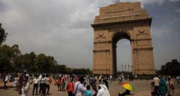 Muggy weather in Delhi; light rain likely on weekend