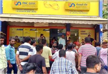 PMC Bank: Customers left stranded in Mumbai as RBI restrict cash withdrawal | Watch
