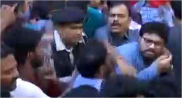Union Minister Babul Supriyo heckled at Jadavpur University