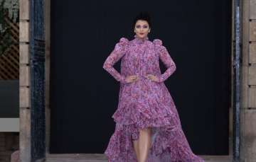 Aishwarya wore a pink asymmetrical floral dress by Giambattista Valli, teaming it with fringed footwear, a messy top bun and glittery makeup.