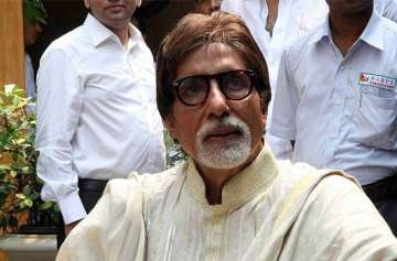 Amitabh Bachchan visits hospital for routine checkup 