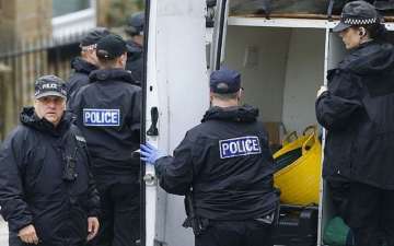 39 dead bodies found in truck container in UK 