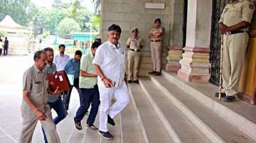 SC dismisses ED plea challenging bail to Shivakumar in money laundering case