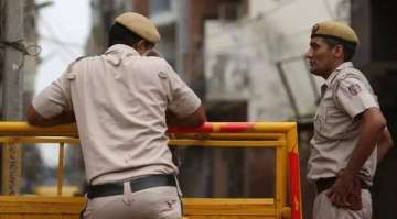 Man drags Delhi Police constable for 1.5 km on car bonnet