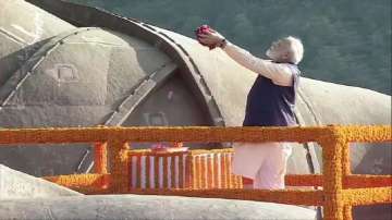 PM pays floral tributes to Sardar Patel at Statue of Unity