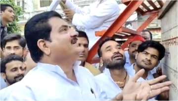 SP leader Firoz Khan's video crying before Mahatma Gandhi's statue went viral | Watch