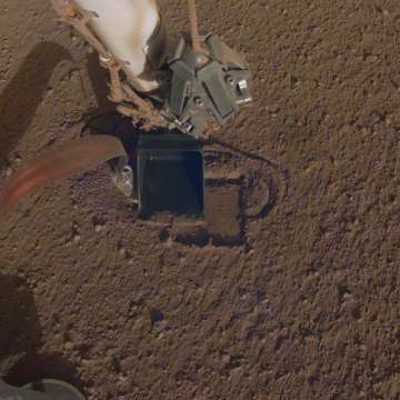 Mars lander’s digger is burrowing again after snag
