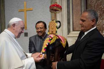 Muraleedharan, Minister of State for External Affairs  calls on Pope Francis