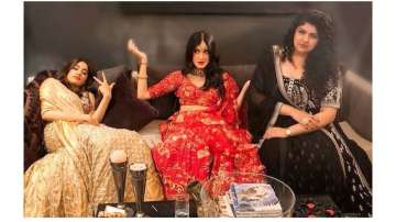 Janhvi Kapoor's candid pictures with sisters Anshula and Shanaya from Diwali celebration win the int