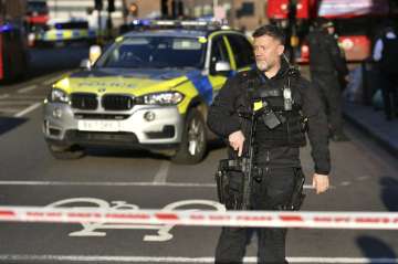 UK police clear London Bridge after reports of gunshots