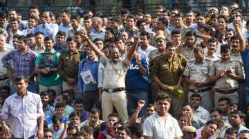 Delhi Police announce ex-gratia of Rs 25,000 for injured cops