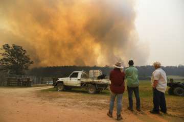 'We’ve got another tough day': Fire official on Australia bushfires rage 