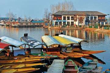 JK govt sets up panel to declare Dal Lake as ESZ