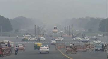 Delhi: Pollution levels likely to drop due to wind, air quality remains 'very poor'