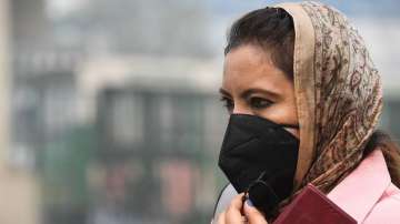 Delhi air quality remains 'poor'; light rains, thundershower on forecast