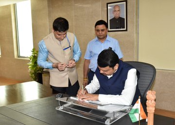 Fadnavis gets down to work, his first signature of 2nd term was on this cheque