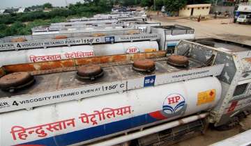 Kerala: 12,000 litres of petrol spills as fuel tanker overturns?