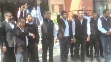Jammu lawyers on indefinite strike threaten to intensify agitation