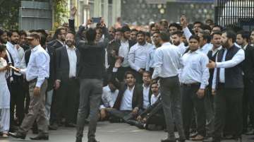 Tis Hazari clash: Lawyers' strike to continue as meeting to resolve tension with police fails