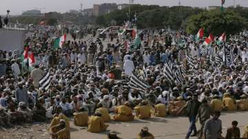 Pak protesters stage sit-in, demand PM Imran Khan's resignation