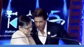 Shah Rukh Khan repeats in Bangla after Rakhee at KIFF